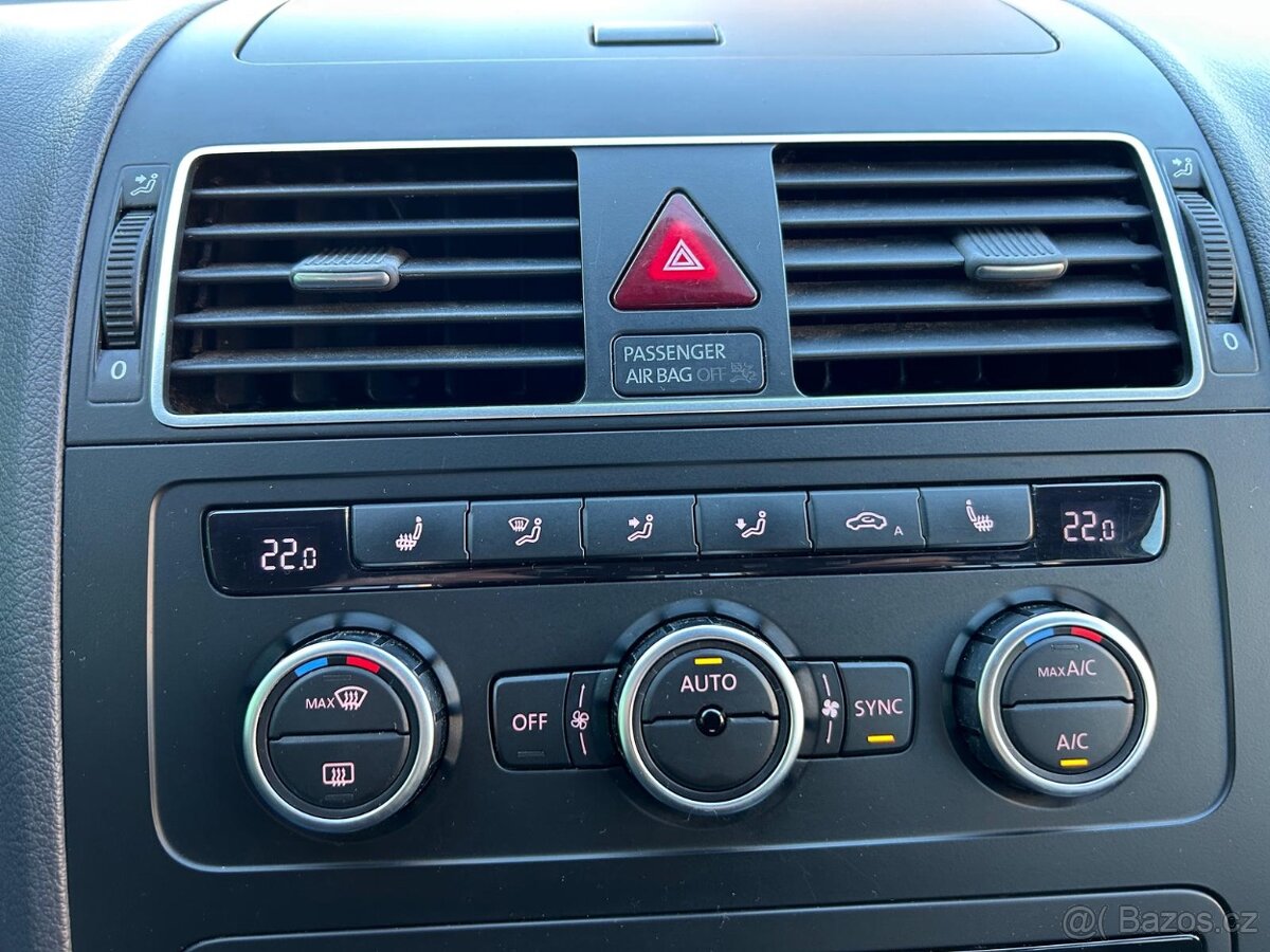 Volkswagen Touran, 2.0 TDi 103KW 7MÍST SERVISKA - 11