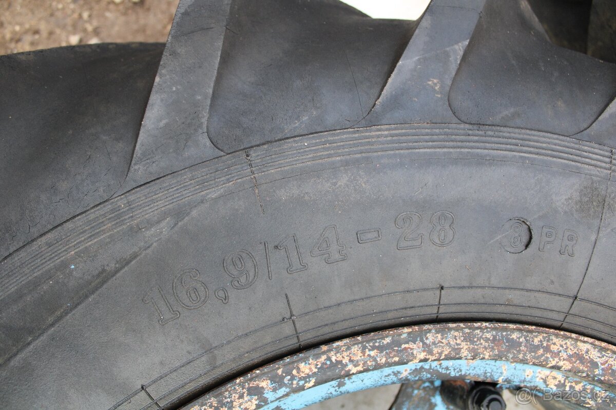 Zetor 6911 zadní kola 16,9-28 barum 50% vzorku - 11