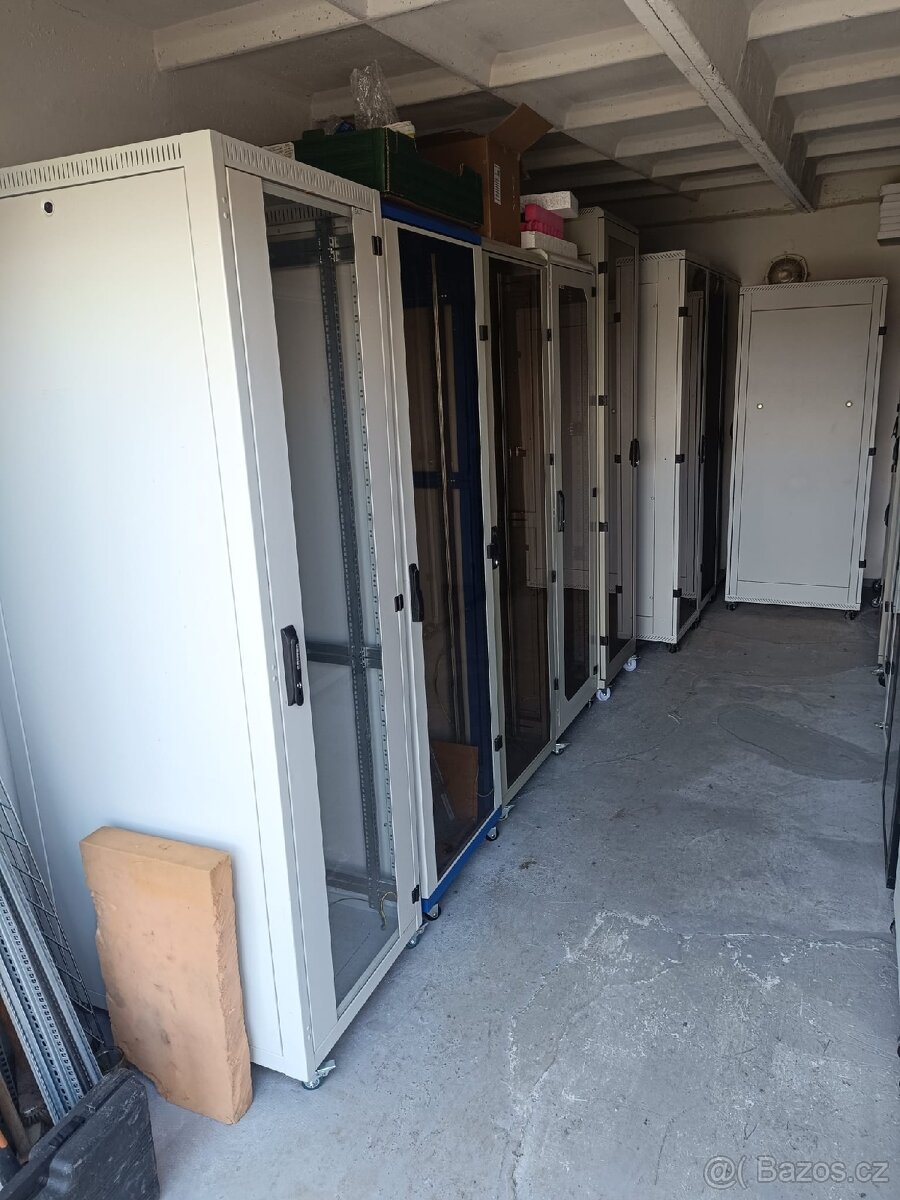 rack, rozvaděč, serverová skříň - 11