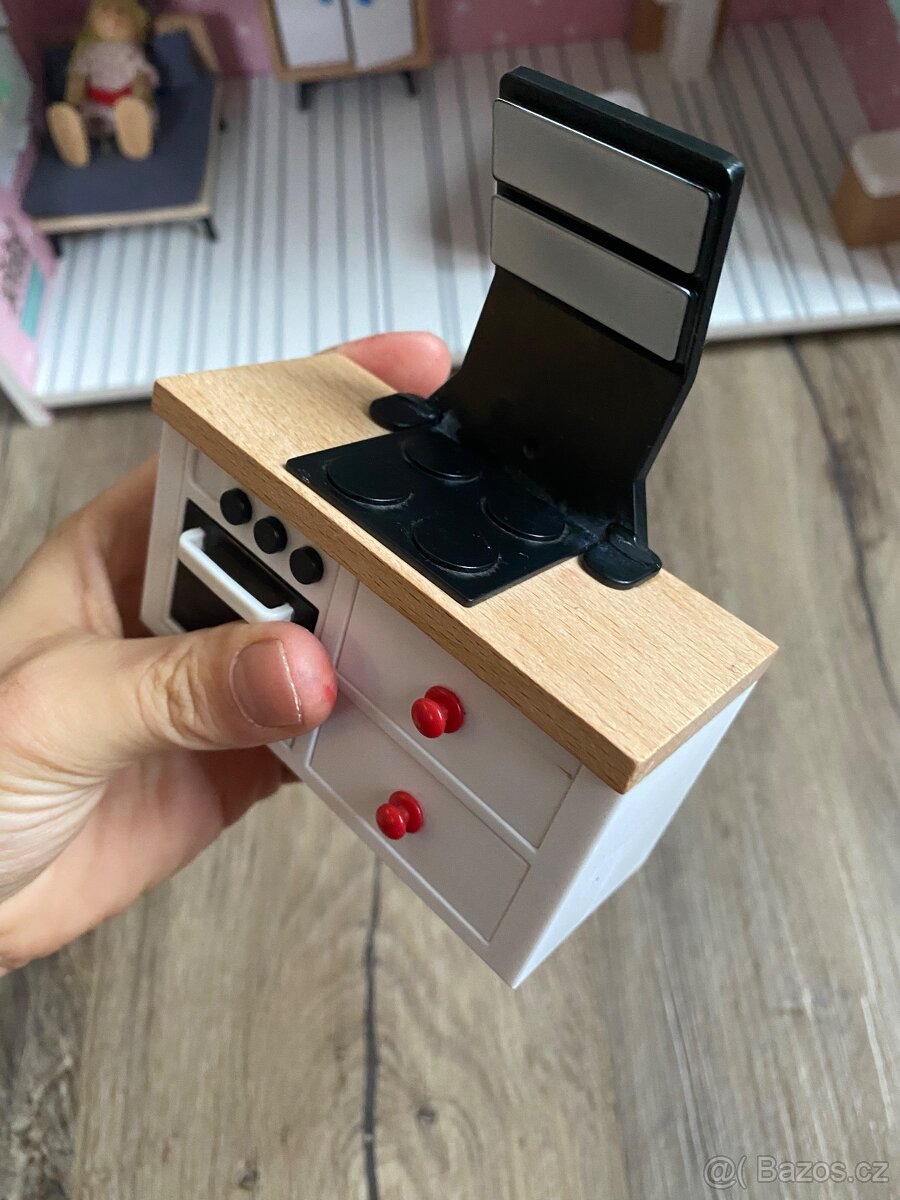 Dřevěný domeček pro panenky - 11