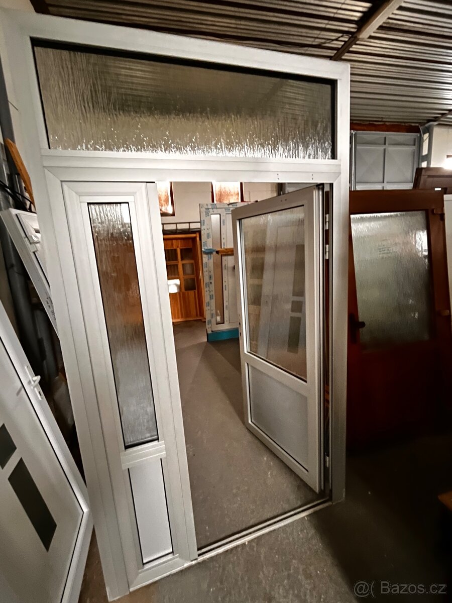 DVOJE VELIKÉ VCHODOVÉ HLINÍKOVÉ DVEŘE 150x260-PLZEŇ - 11