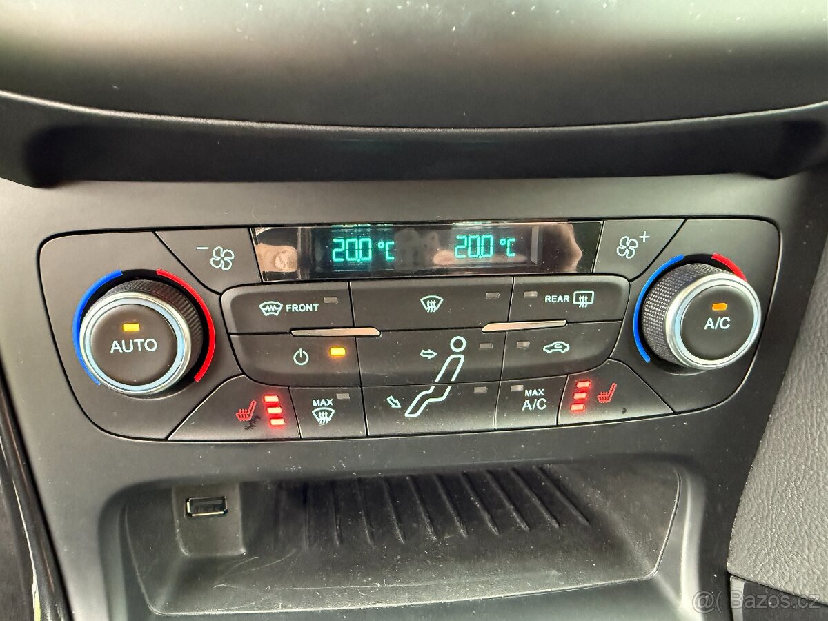 2017 Ford Focus TITANIUM po rozvodech - 11