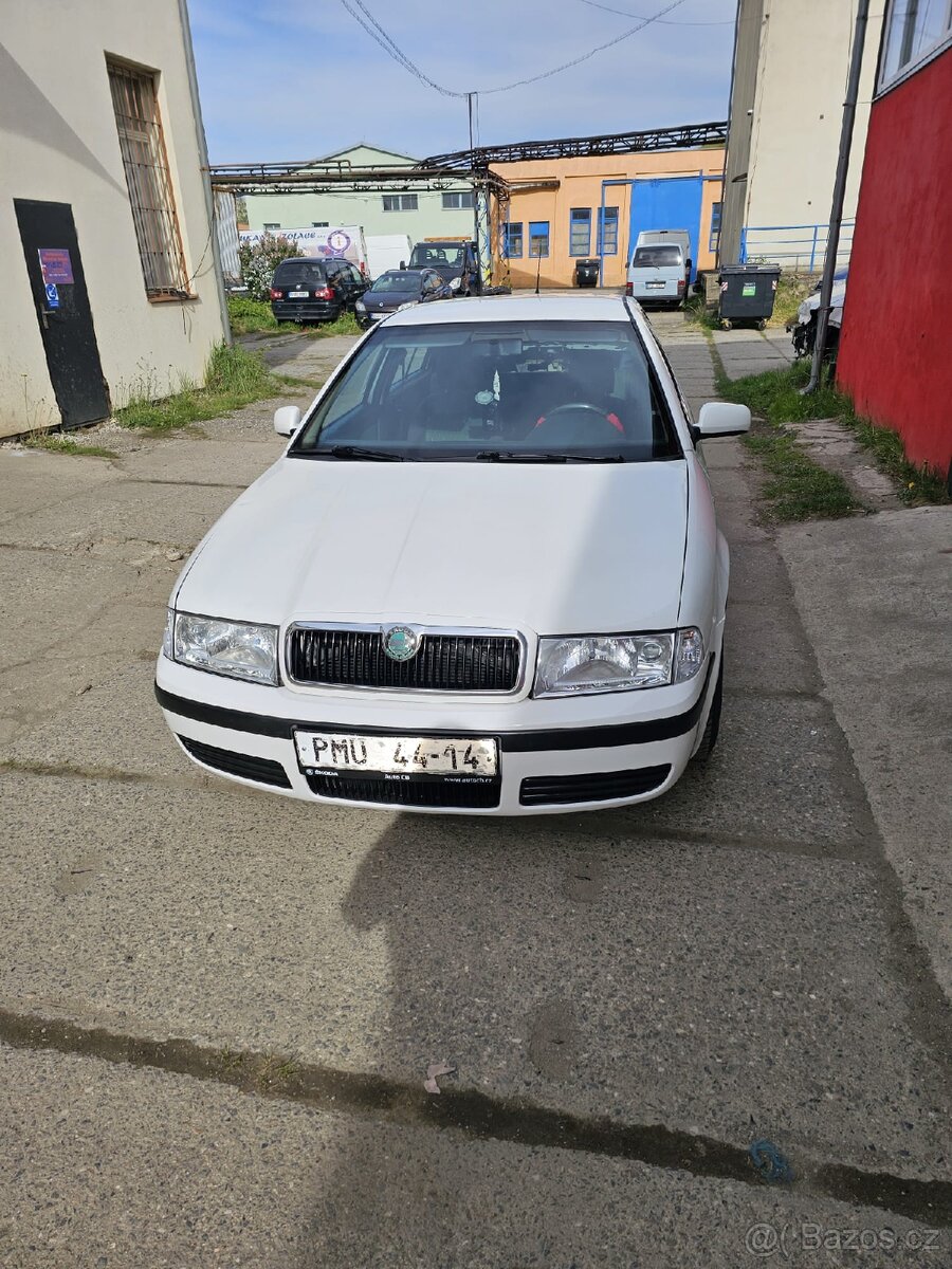 ŠKODA OCTAVIA 1,6 BENZIN - 11