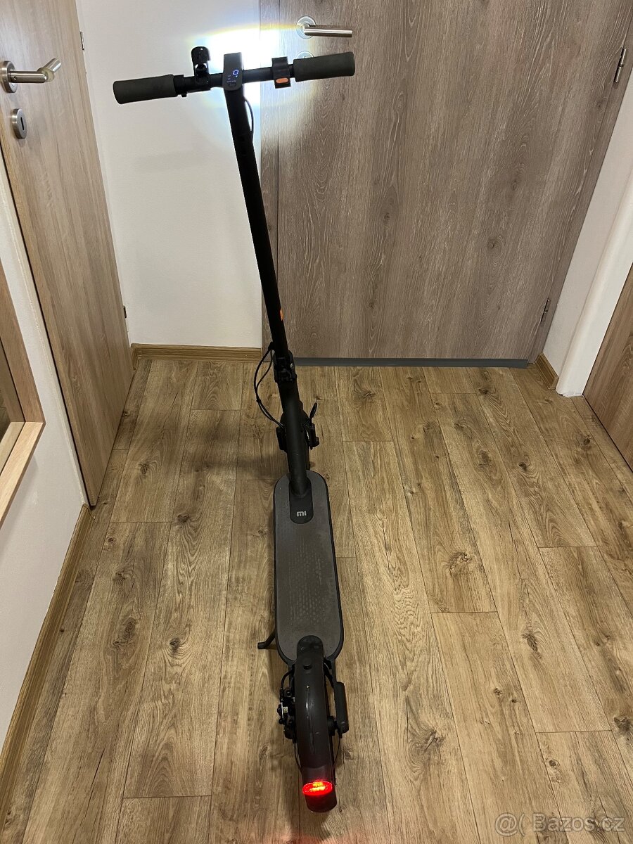Elektrická koloběžka Xiaomi Essential - 11