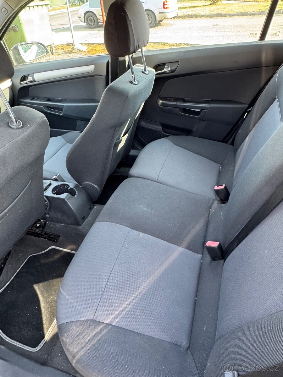 Opel Astra H caravan kombi - 11