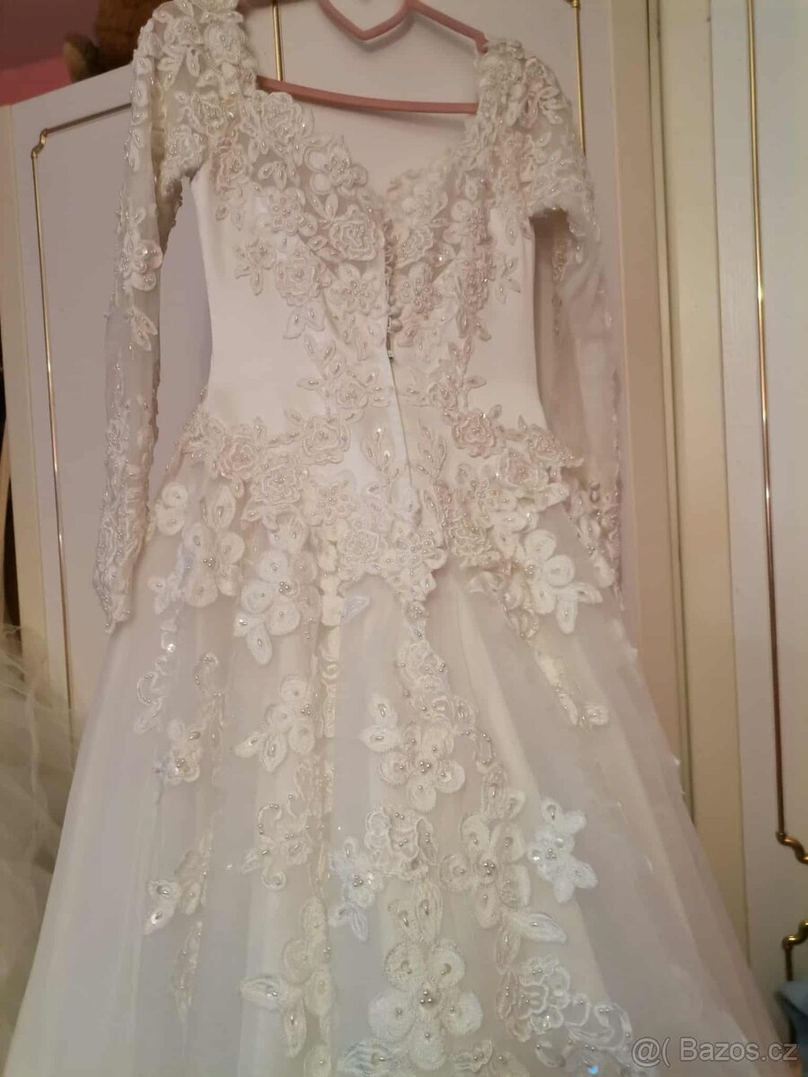 svatebni šaty s vlečkou - 11