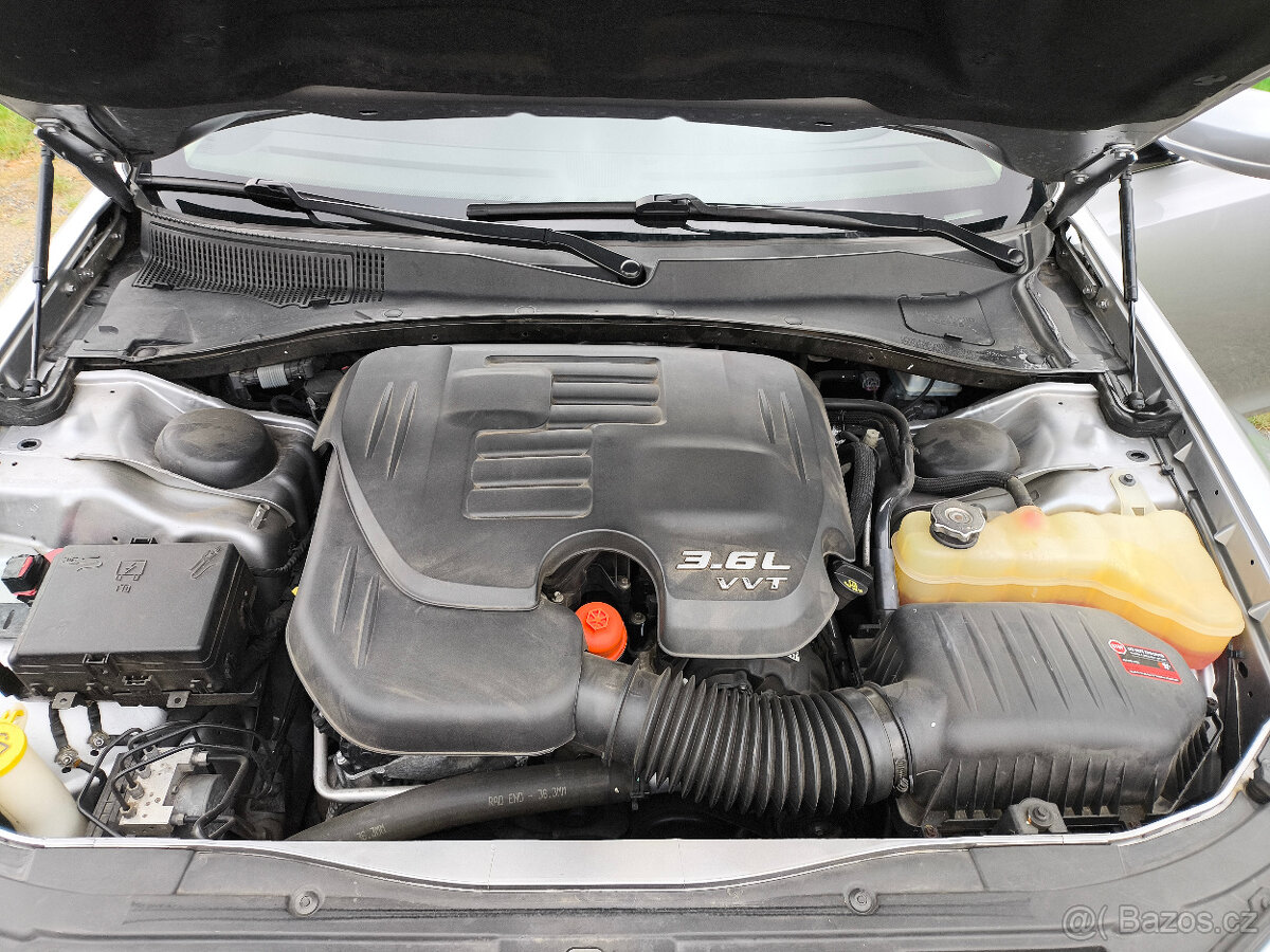 Chrysler 300C, r.v. 2016, 3,6i AWD Limited na prodej. - 11