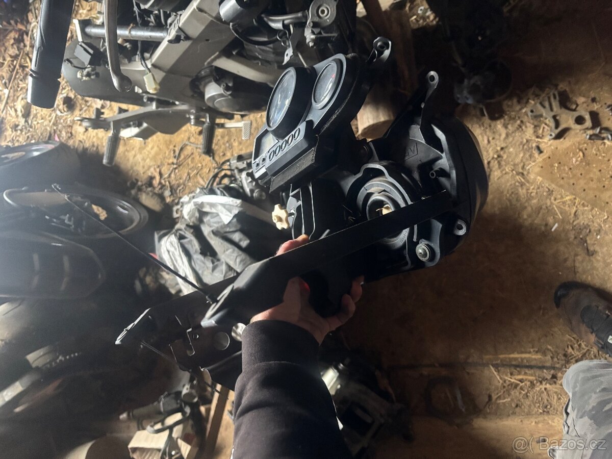 Rozprodam Yamaha TDM 900 01-13 na nahradni dily - 11