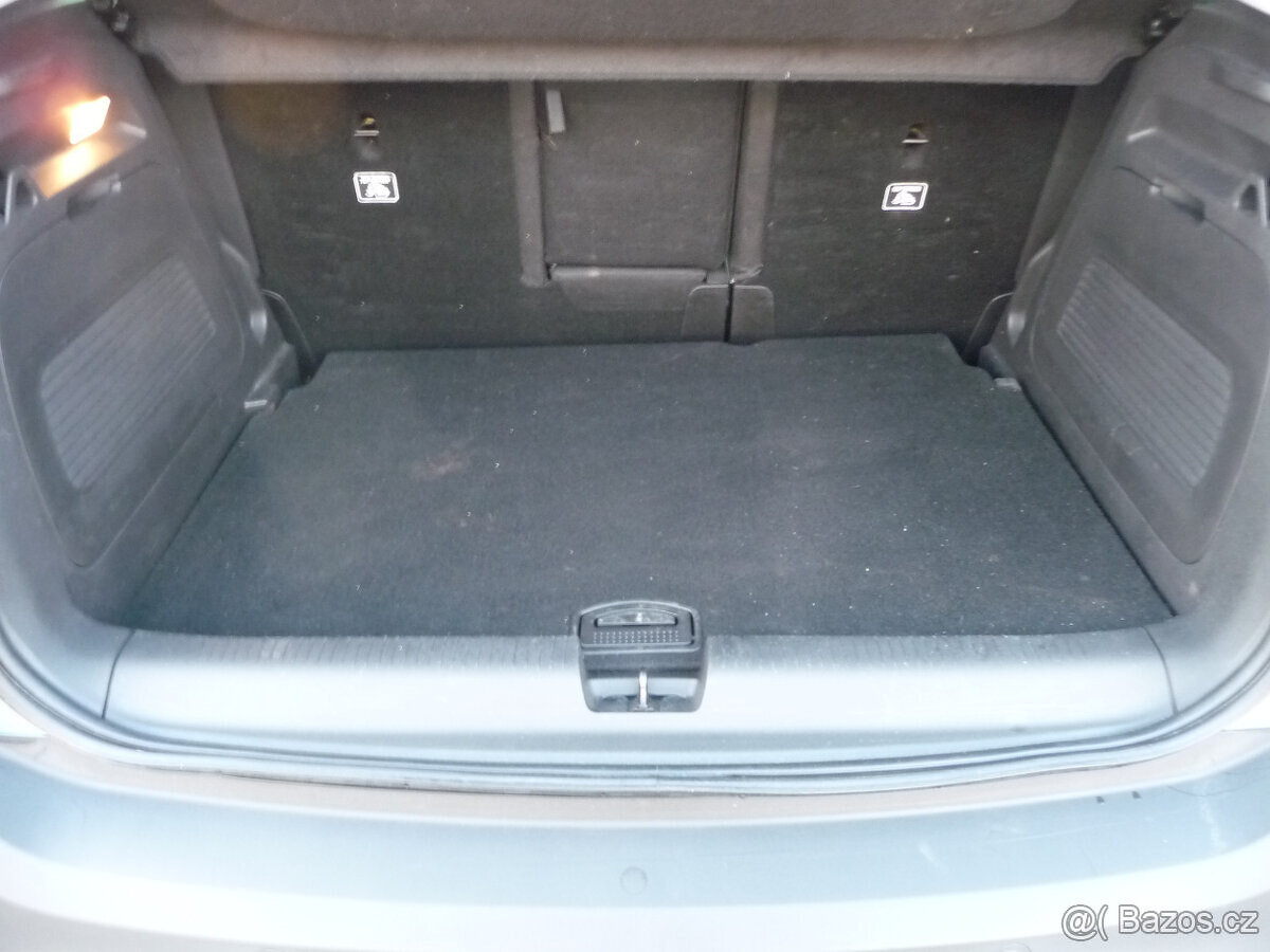 Opel Crossland X 1.2i 81kw Inovation po 1.majiteli - 11