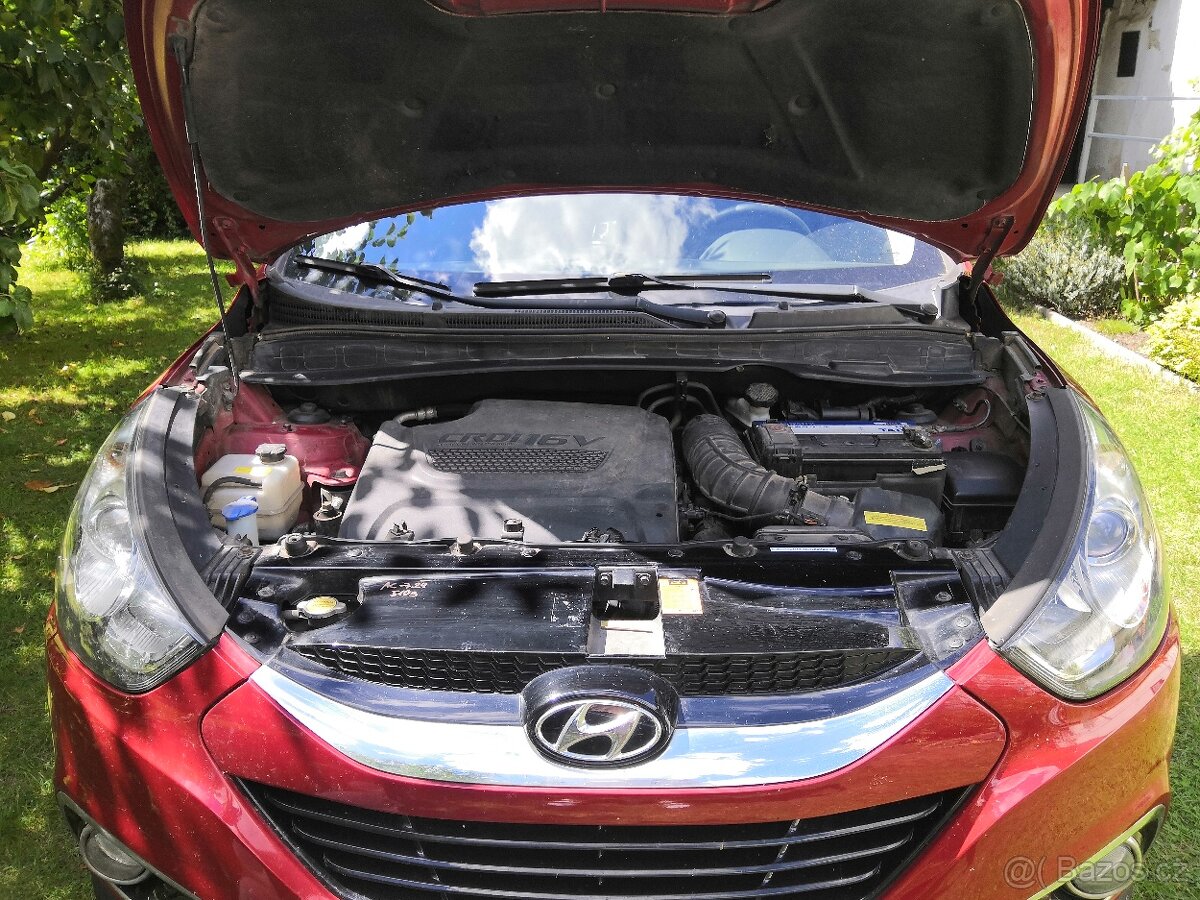 Hyundai ix35 4x4 nafta - 11