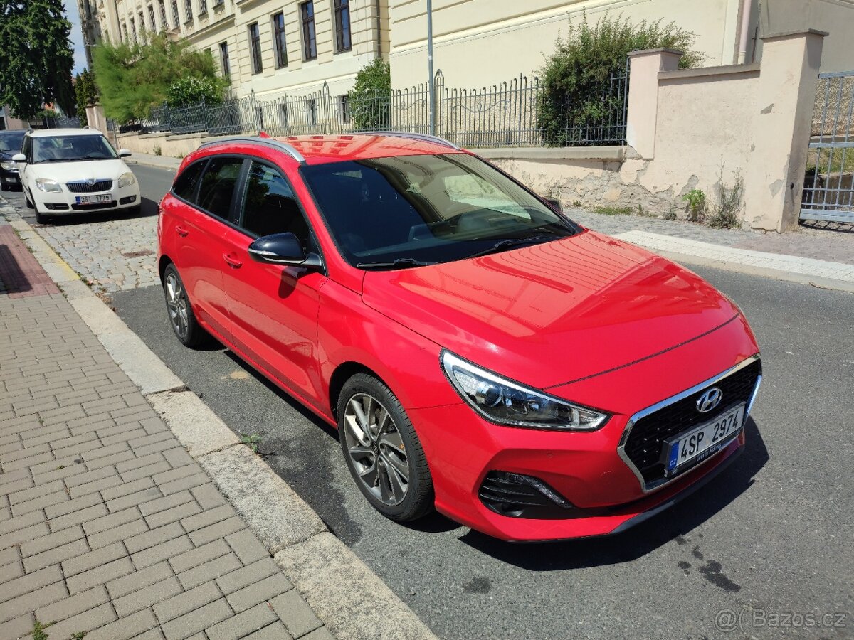 Hyundai i30 1.4 T-gdi 103kw top stav - 11