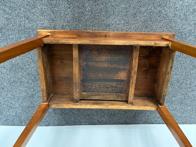 Stolek biedermeier v třešni. - 11