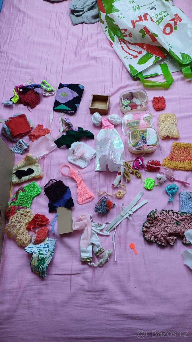 stare panenky a oblečky s doplnky - 11