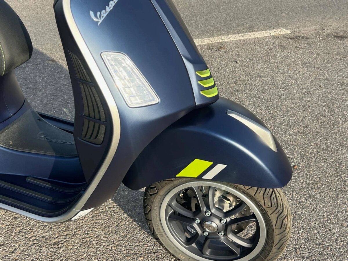 Vespa GTS 300 Super Tech ABS - 11