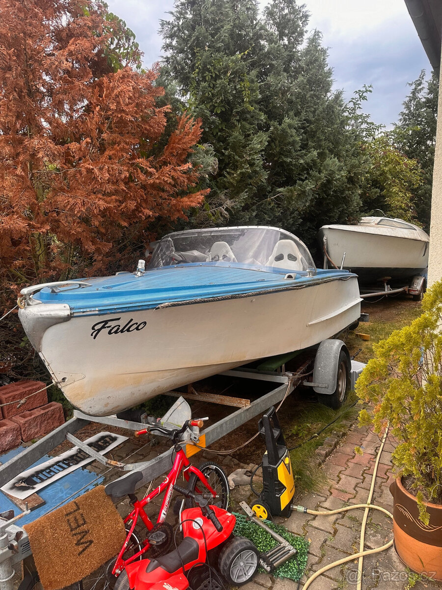 Motorový člun 5,5 metrů - 11