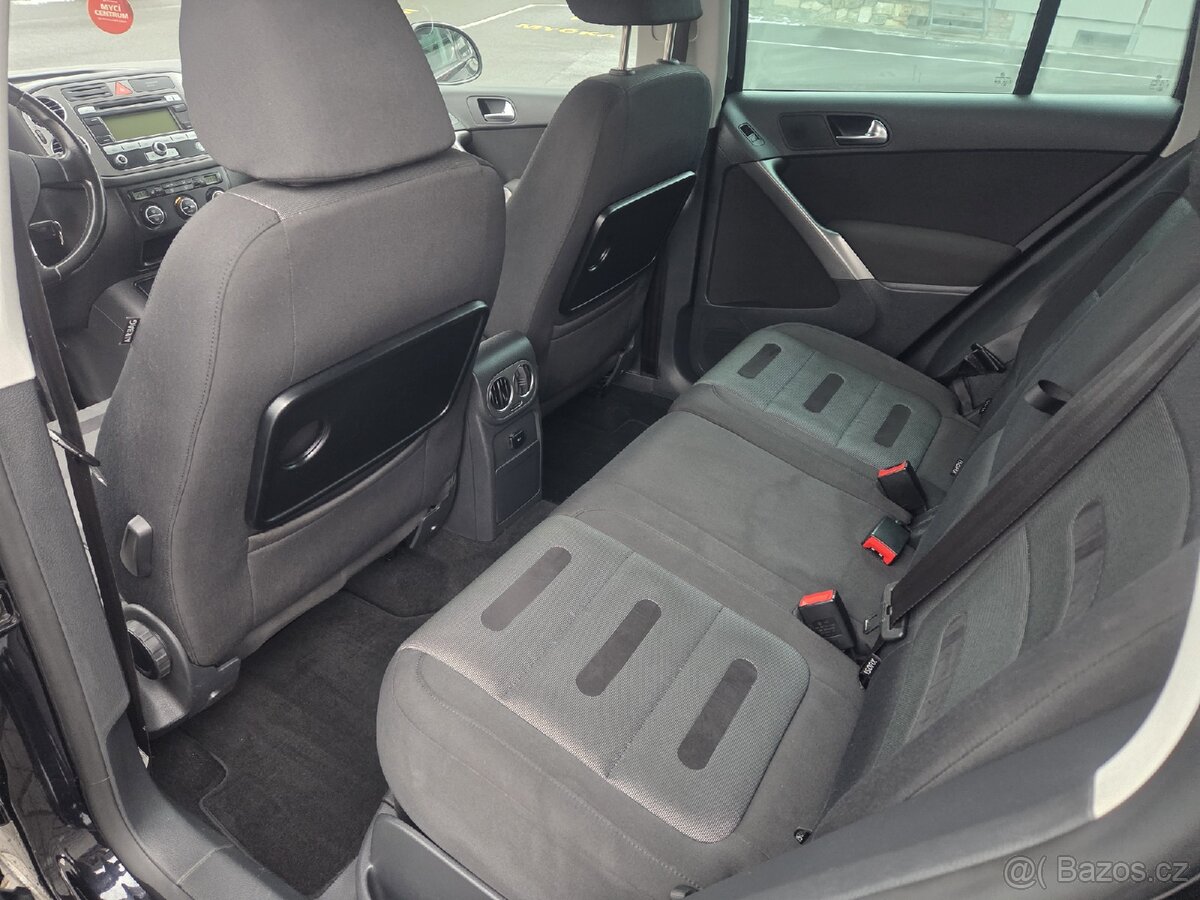 VW Tiguan 2.0TDI DSG 4x4 103kw tažné vyhřívané sedačky - 11