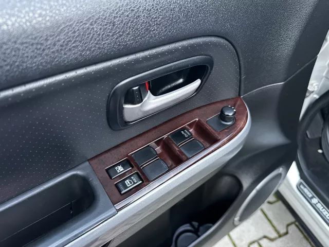 Suzuki Grand Vitara II 2.0i LPG 4x4 Kůže Xenony Tažné Šíbr - 11