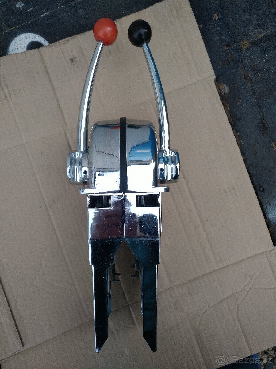 Ovládání dvou lodních motorů - 11