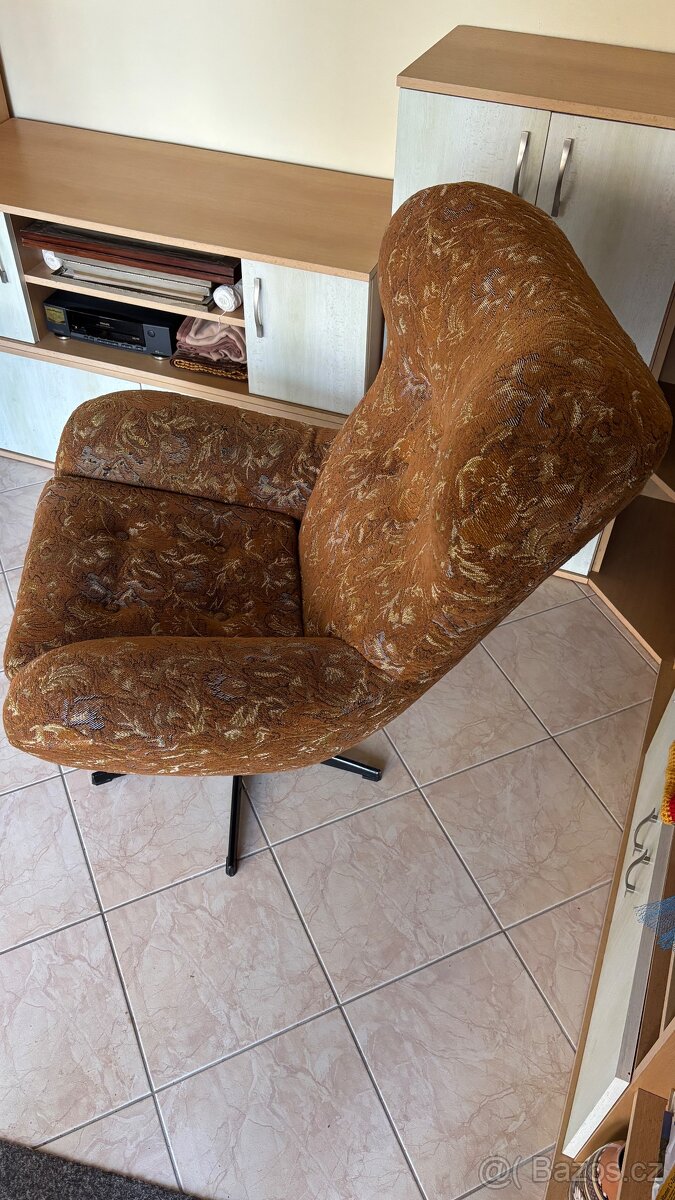 STARÝ NÁBYTEK , KŘESLA, ROZKLÁDACÍ GAUČ, - 11