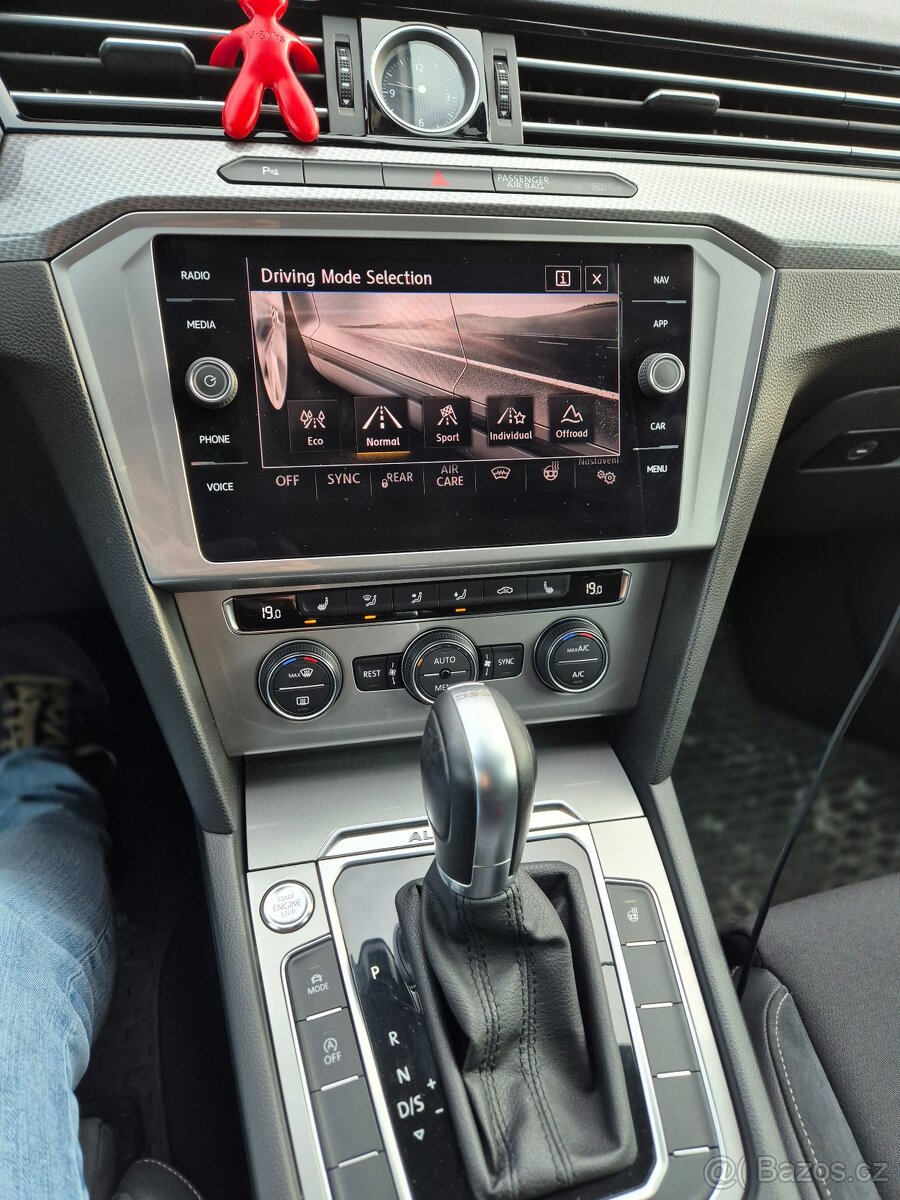 Volkswagen Passat B8 Alltrack 2.0 TDI 140kW DSG Virtuál,4x4 - 11