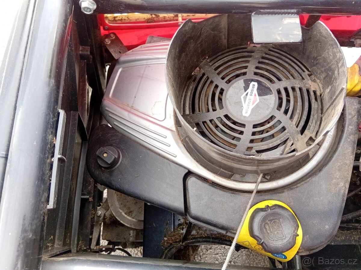 Prodám zahradní traktor Hecht 5162 - 11