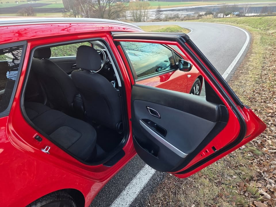 KIA CEED COMBI - KUP ČR - NAFTA - UDRŽOVANÝ - 2016 - 11