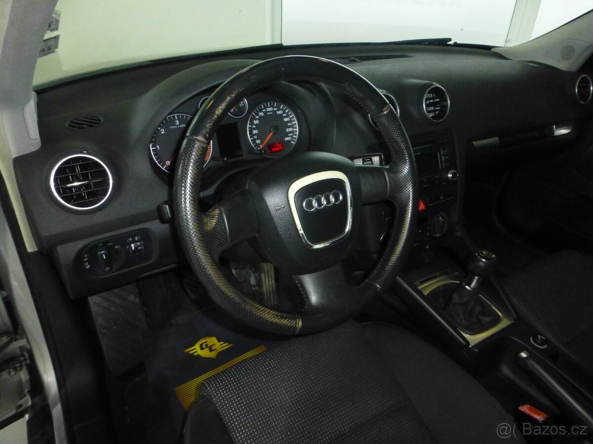 Audi A3 2,0TDI QUATTRO ALU KOLA DIGI - 11