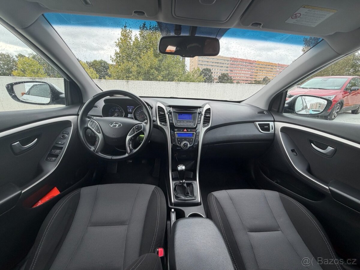 Hyundai i30 1.6 CRDi/81kW Trikolor - 11