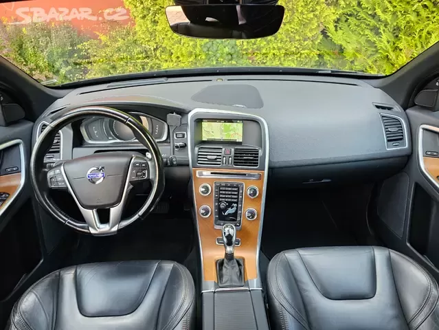Volvo XC60 2.4 D5 169kW,AWD,Summum,Webasto,141tkm,Pano,Navi. - 11