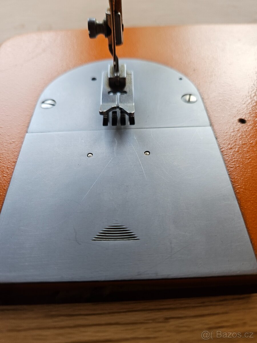 Šicí stroj Lucznik 438 - 11