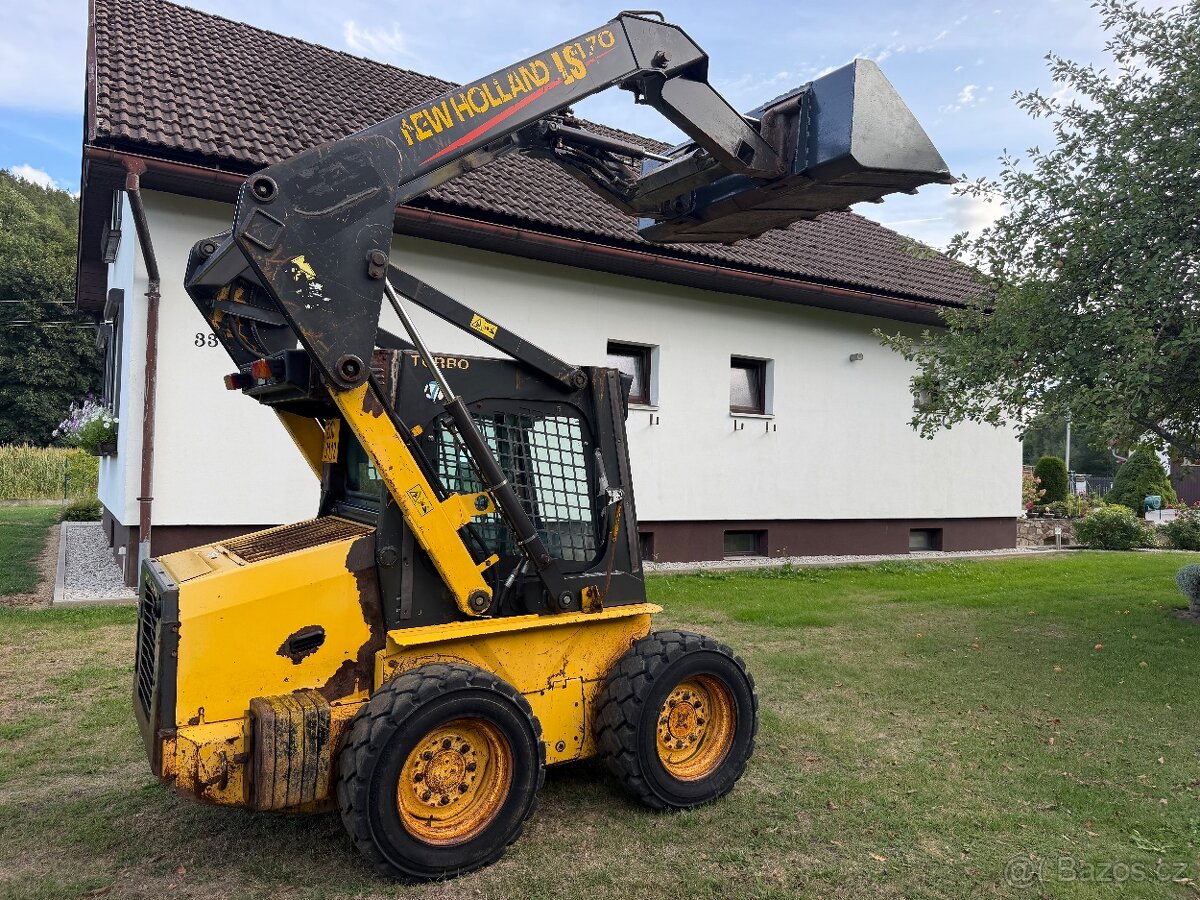 Smykový nakladač New Holland LS170 - 11