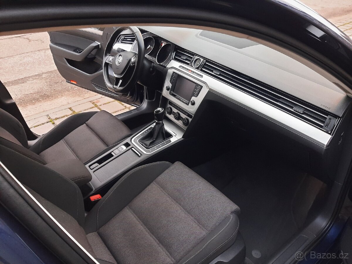 Volkswagen Passat B8 combi 2.0 TDI 110kW, 2017 - 11