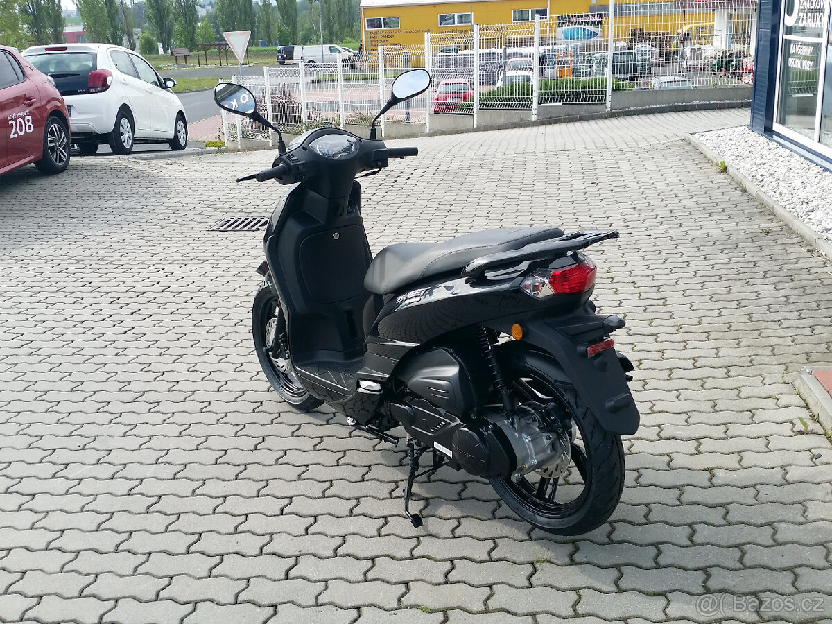 Peugeot Tweet 125i - 11