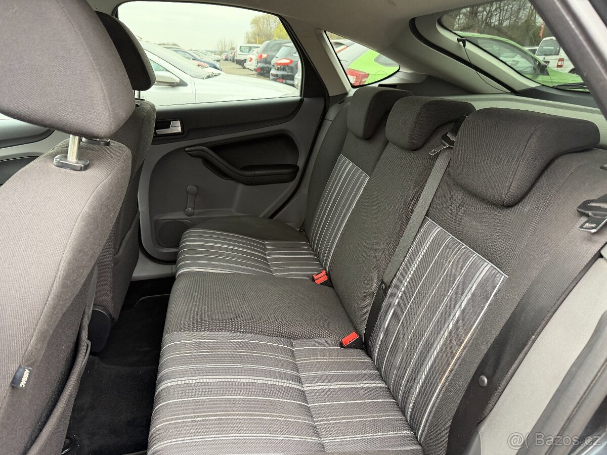 Ford Focus 1.6 16V - 11