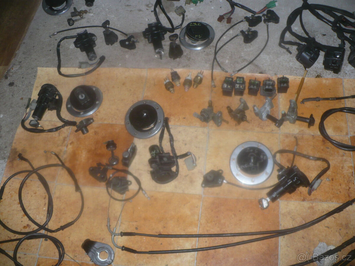 kawasaki ZX 9 R díly r.99-02 - 11