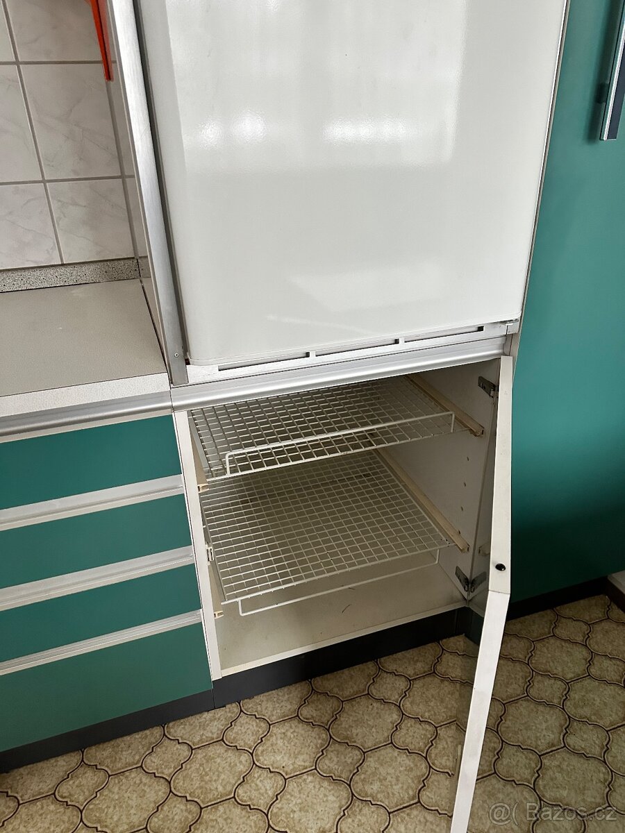 Retro zelená kuchyňská linka - 11