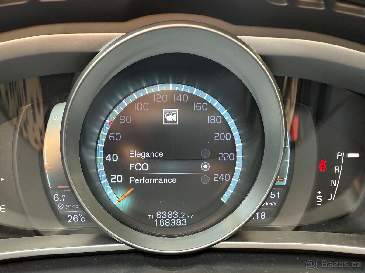 Volvo V40 Cross Country D4 140kw DPH Plna vybava - 11