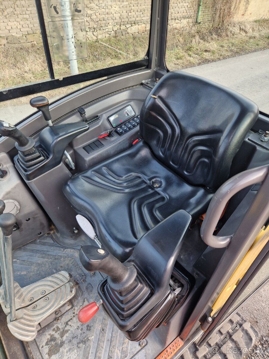 PRODÁM MINIBAGR VOLVO EC18D R.V 2018 - 11