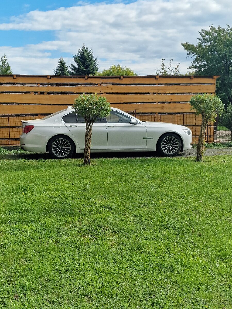 BMW 750i 4.4 V8 bi-turbo F01 2009 - 11