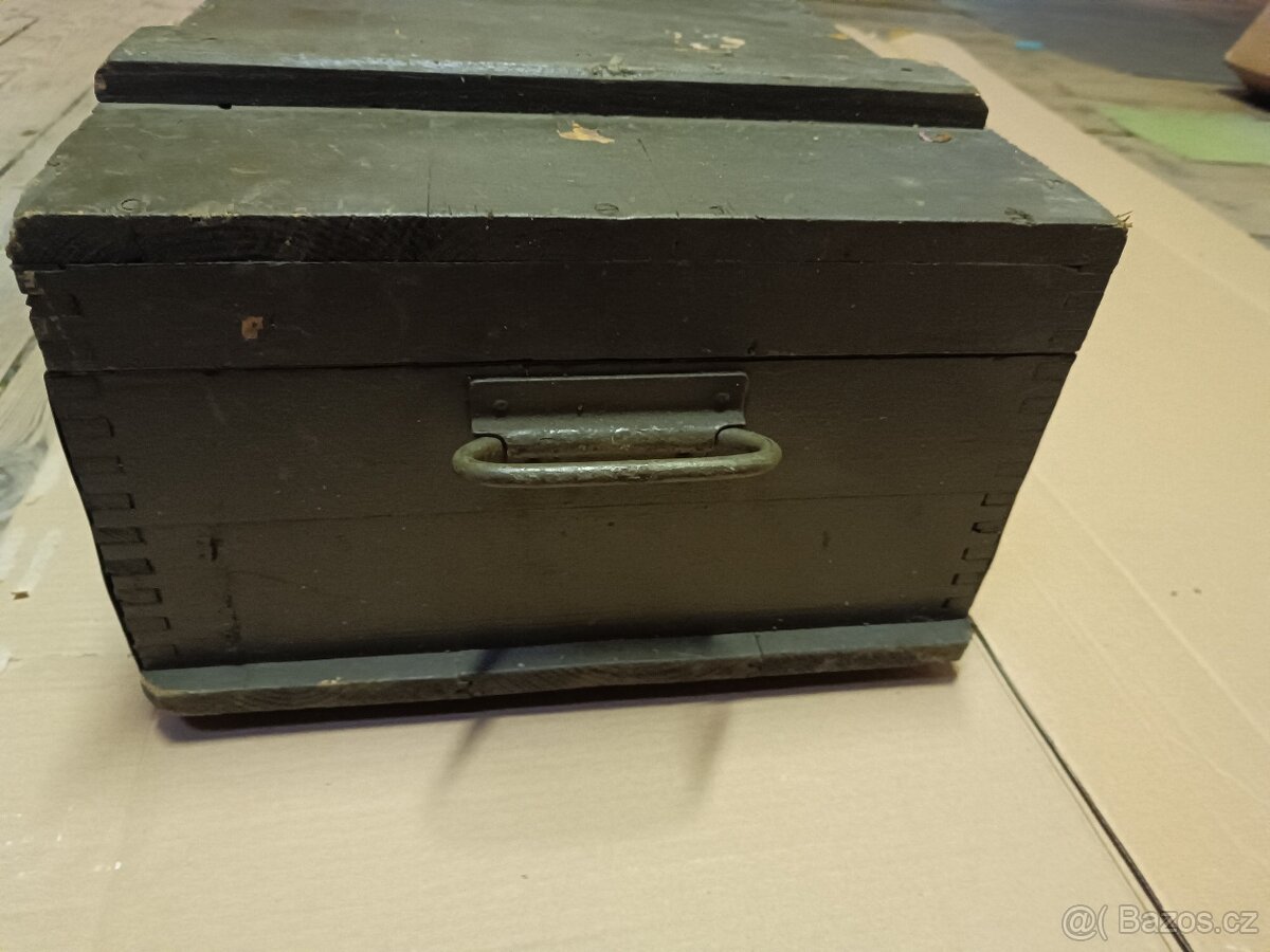 Staré vojenské bedny od nábojů - 11