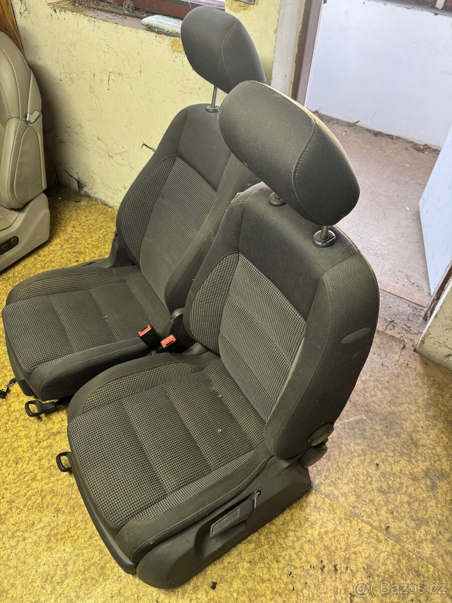 Sedačky VW Touran - 11
