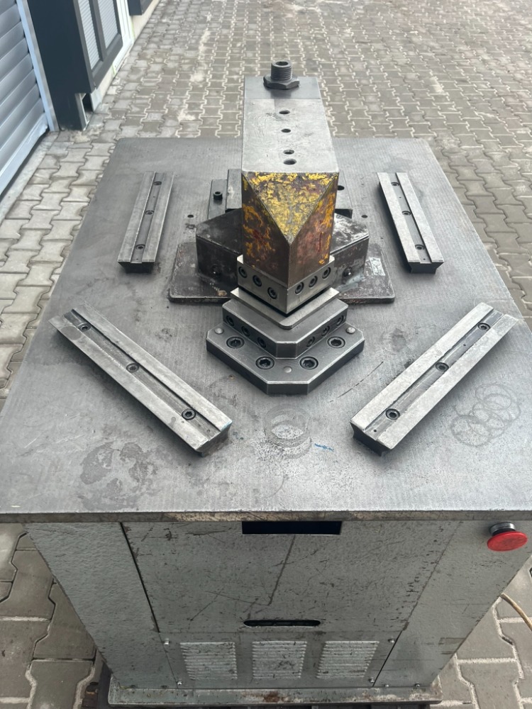 205. Vysekávací stroj Sázavan – děrovací stroj - 11