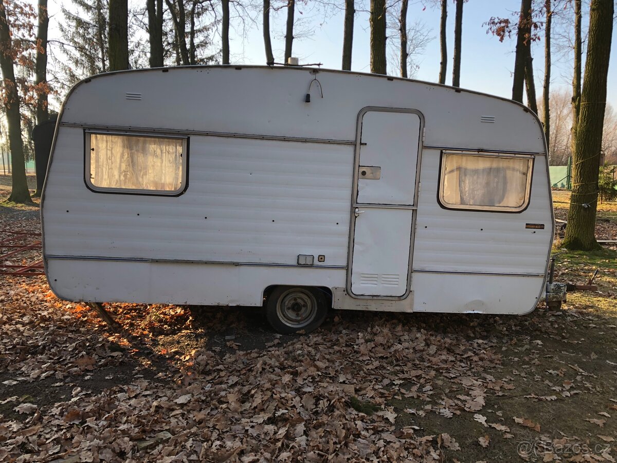 Karavan na pevné stání - 11