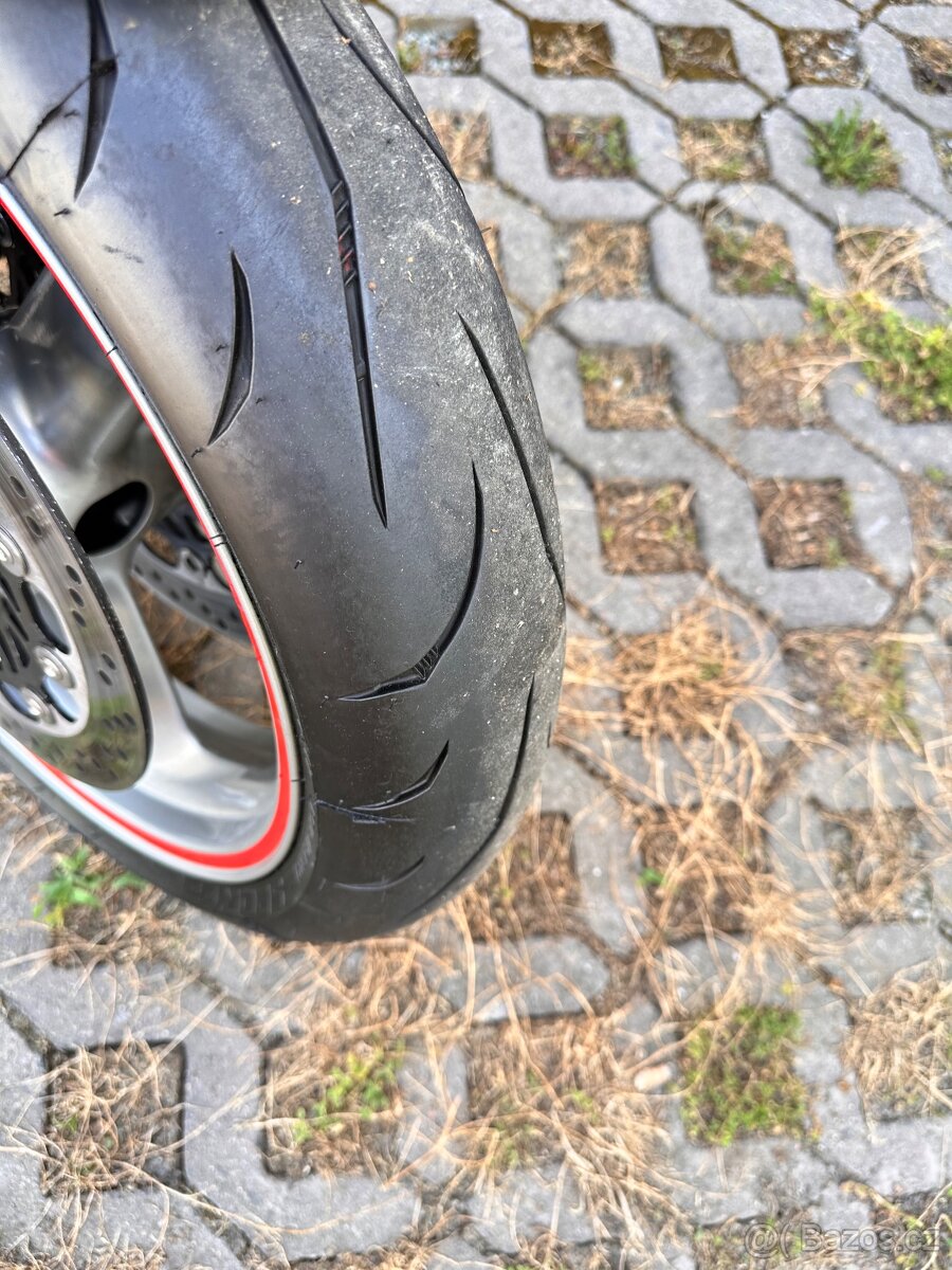 Triumph speed triple 955i - 11