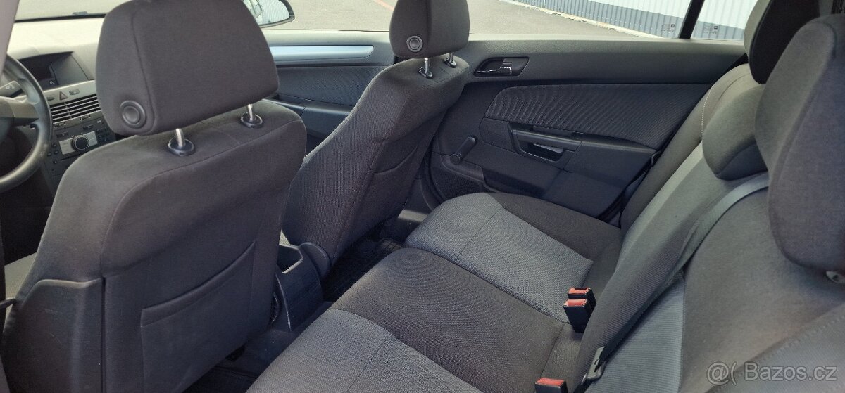 Opel Astra H 1.6i 16V kombi - 11