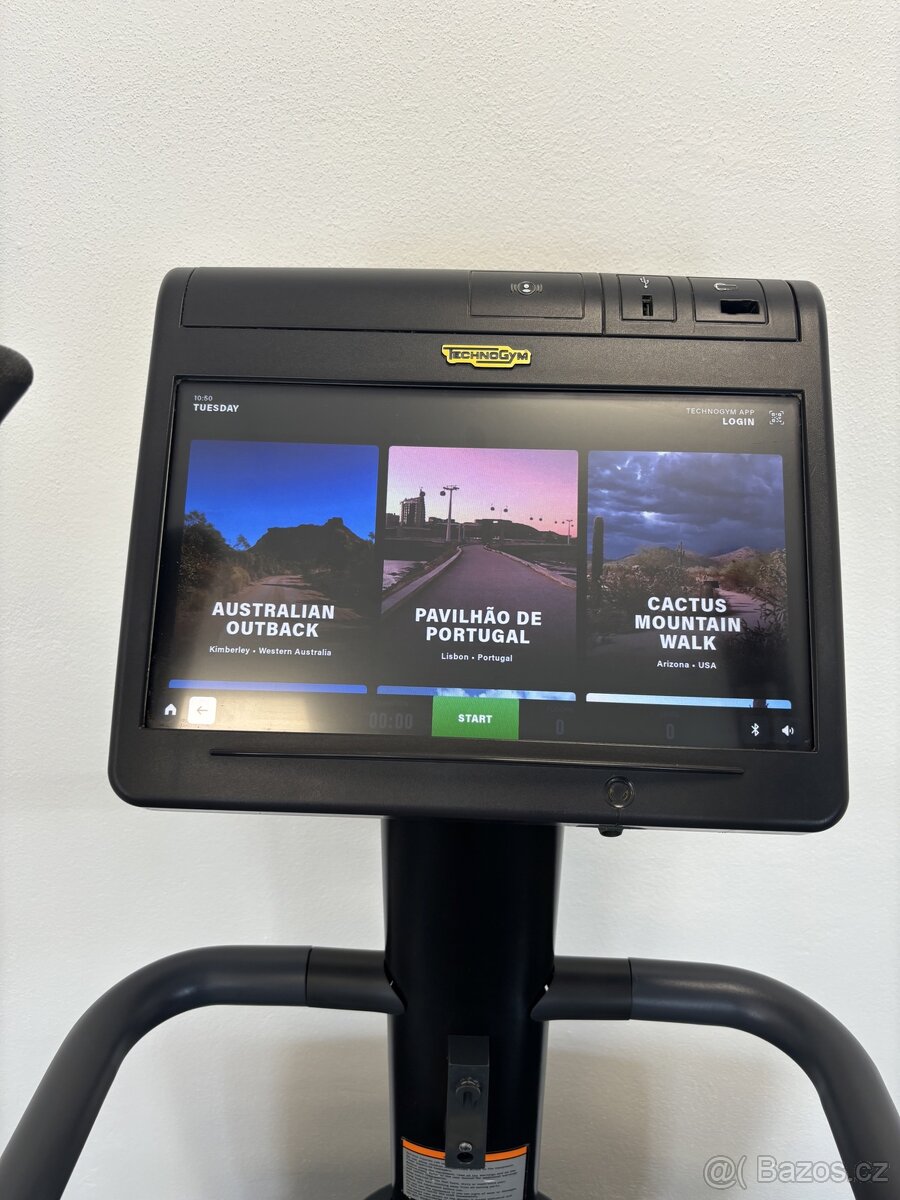 Technogym 1000LCD stepmill LIVE - schodový trenažer - 11