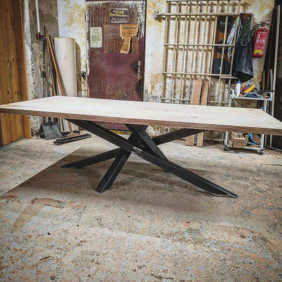 Jídelní stůl - 11