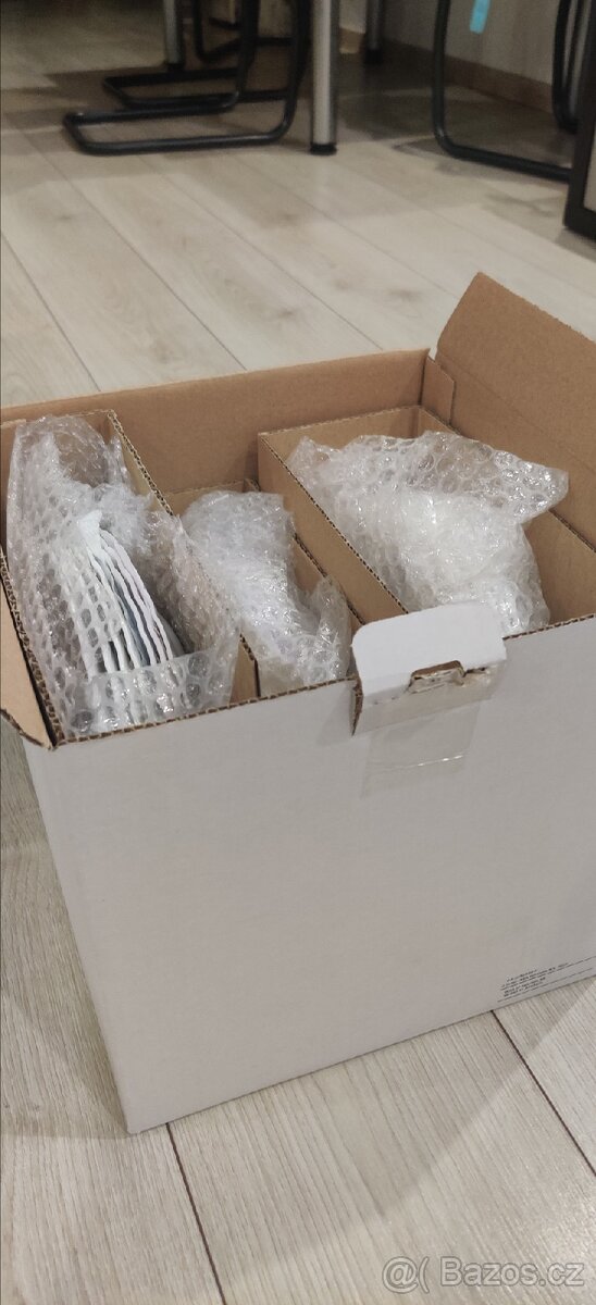 Sada bílých talířů - 11