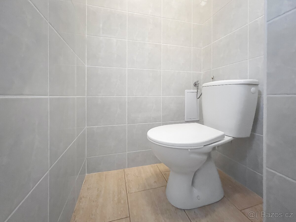 Pronájem prostorného bytu 2+1, 84 m2 - centru města - 11