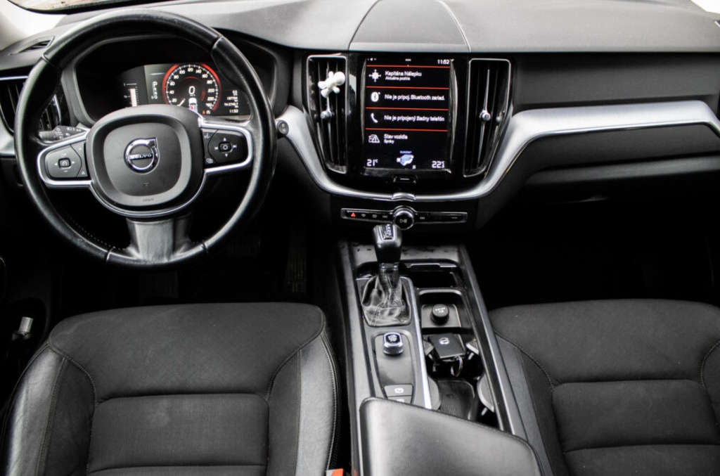 Volvo XC60 D4 Momentum, 140kW (2019) - 11